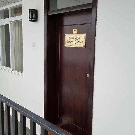 נוארה אליה The Grand Royal Luxury Apartment מראה חיצוני תמונה